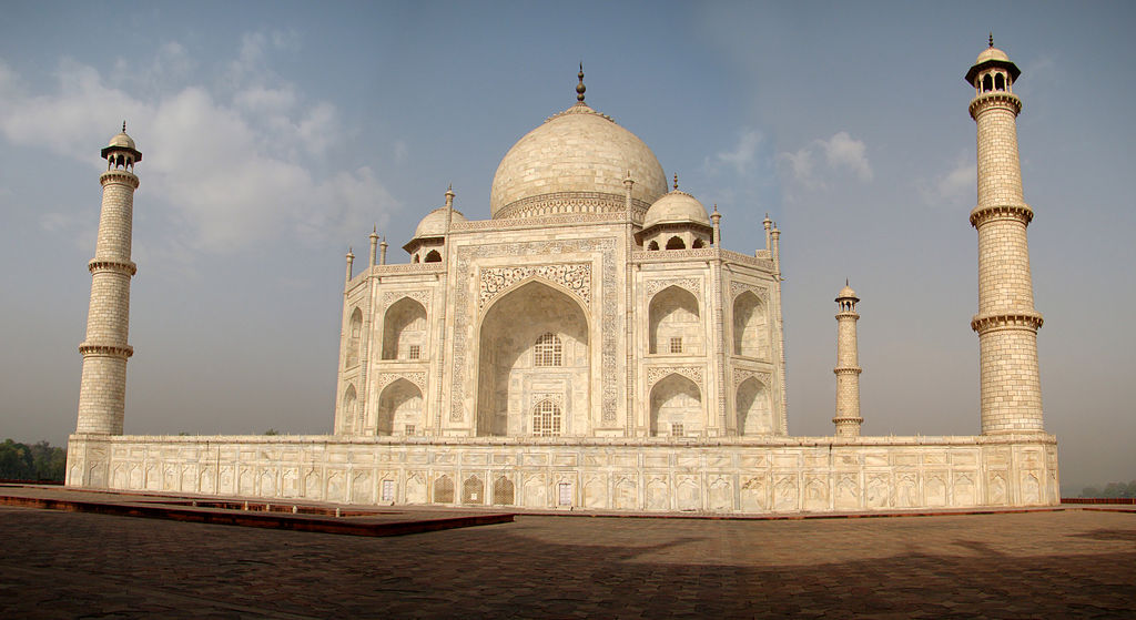 How far away would Mars be if the sun sat atop the Taj Mahal? East side of the Taj Mahal. Credit: BjÃ¸rn Christian TÃ¸rrissen