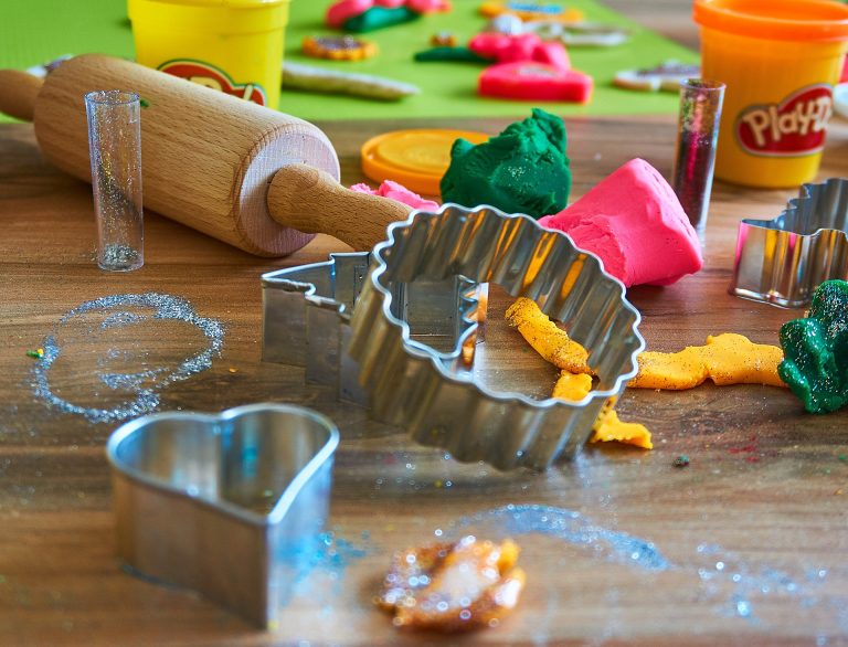 The NonGlamorous History of Playdoh Insanitek