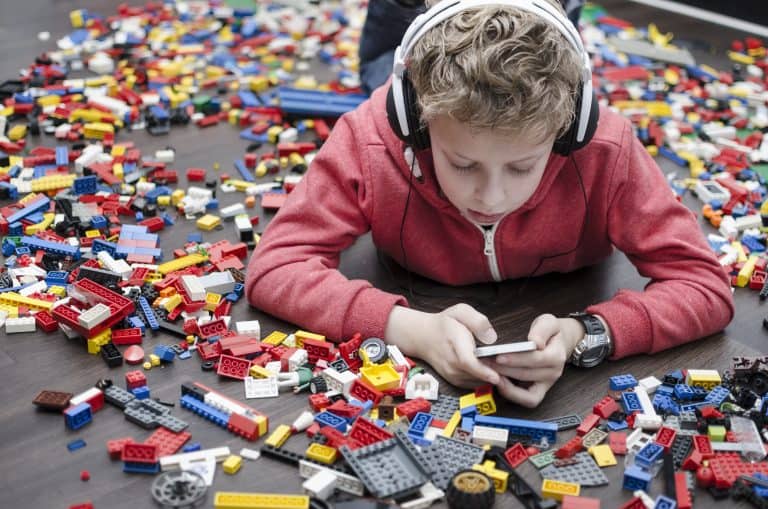 Does Screen Time Increase the Risk of Childhood ADHD? - Insanitek